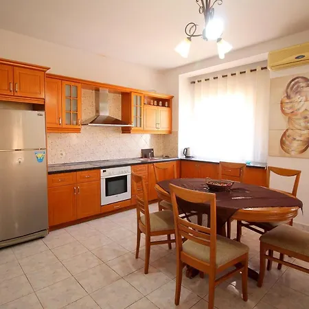 Anna Apartment *